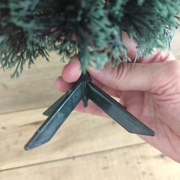 Vtg 1950s Tabletop Plastic Christmas Tree with Red Flocked Ornaments Gold Star - Picture 8 of 10